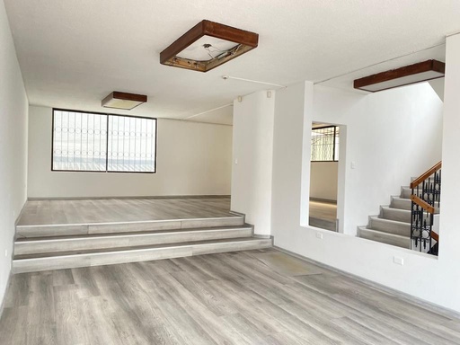 [Casa Comercial los Shyris - FI] Casa comercial con Ubicación Estratégica Sector La Carolina