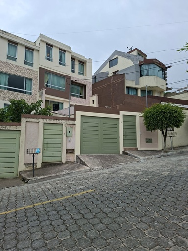 [Urbanizacion Uraba -FI] Casa en Venta Sector Carcelén 
