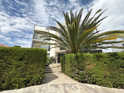 [Edificio el jardín urbanización católica-FI] Departamento Amplio de 3 Dormitorios en Alquiler Sector Cumbayá