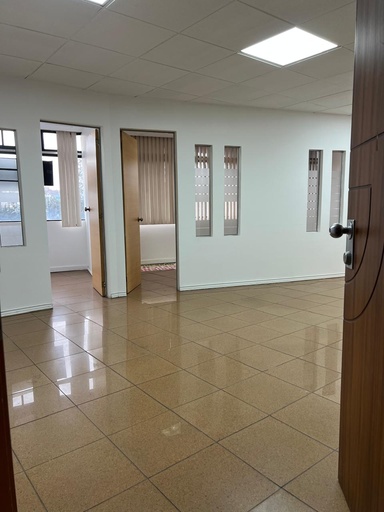 [Rumiñahui Oficina -FI] Oficina con Hermosa Vista en Alquiler Sector La Carolina 